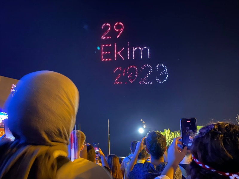 Antalya semalarında Cumhuriyet'in 100. yılı dolayısıyla 500 dronla ışık gösterisi 8