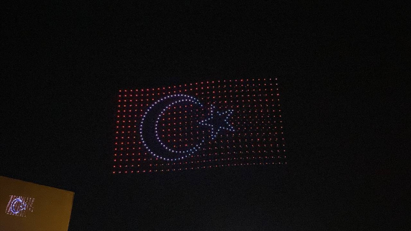 Antalya semalarında Cumhuriyet'in 100. yılı dolayısıyla 500 dronla ışık gösterisi 5