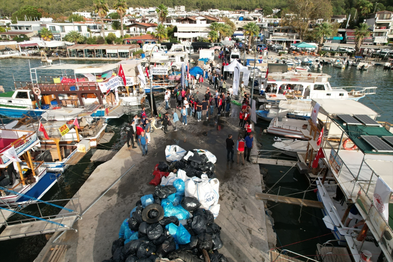 Bodrum'da deniz dibi ve kıyı temizliğinde yaklaşık 15 ton atık toplandı 9