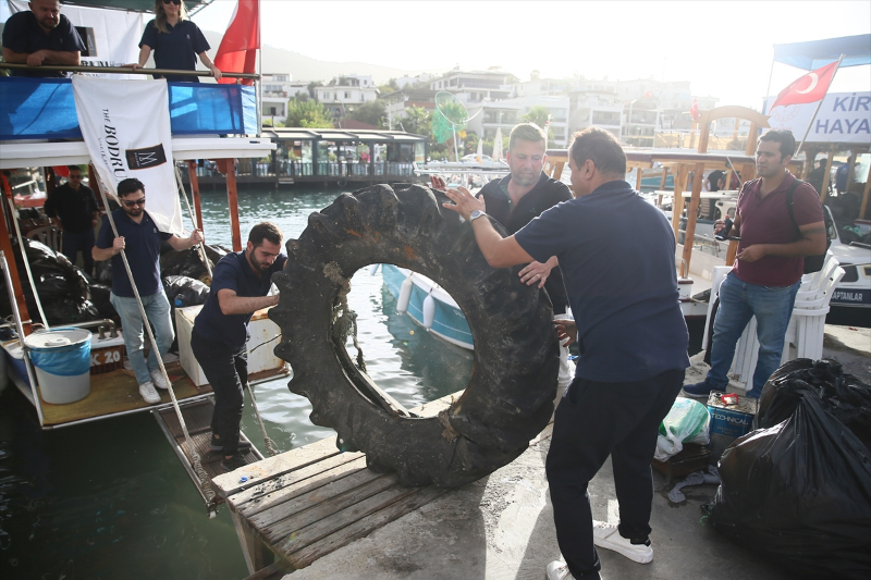 Bodrum'da deniz dibi ve kıyı temizliğinde yaklaşık 15 ton atık toplandı 2