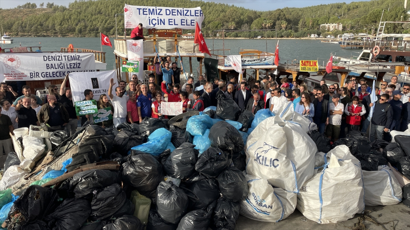 Bodrum'da deniz dibi ve kıyı temizliğinde yaklaşık 15 ton atık toplandı 7