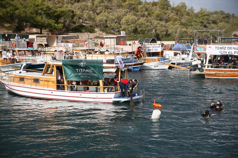 Bodrum'da deniz dibi ve kıyı temizliğinde yaklaşık 15 ton atık toplandı 19