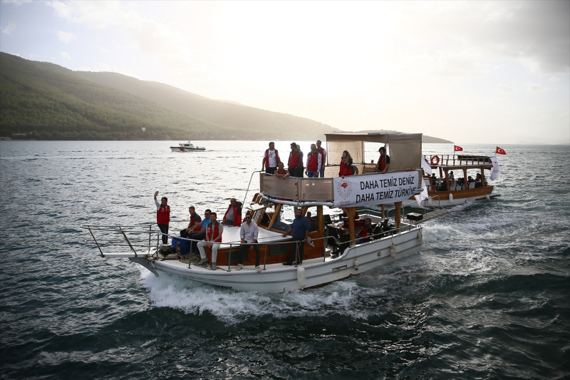 Bodrum'da deniz dibi ve kıyı temizliğinde yaklaşık 15 ton atık toplandı 12