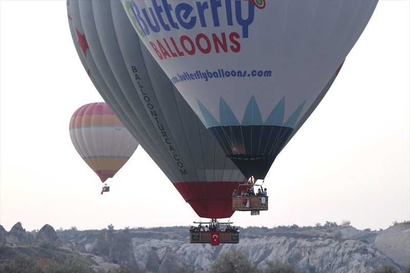 Kapadokya'da balonlar Türk bayrağı ve Atatürk posteriyle uçtu 5