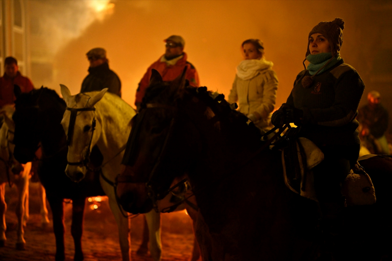 İspanya'da "kötülükleri kovmak için" atlar ateş üzerinden atlatıldı 6