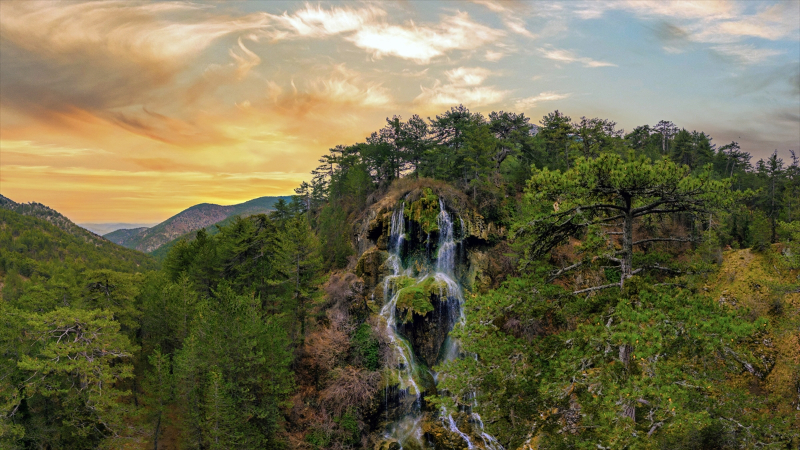 Uyuzsuyu Şelalesi, kış mevsiminde de ziyaretçilerine güzel manzaralar sunuyor 6