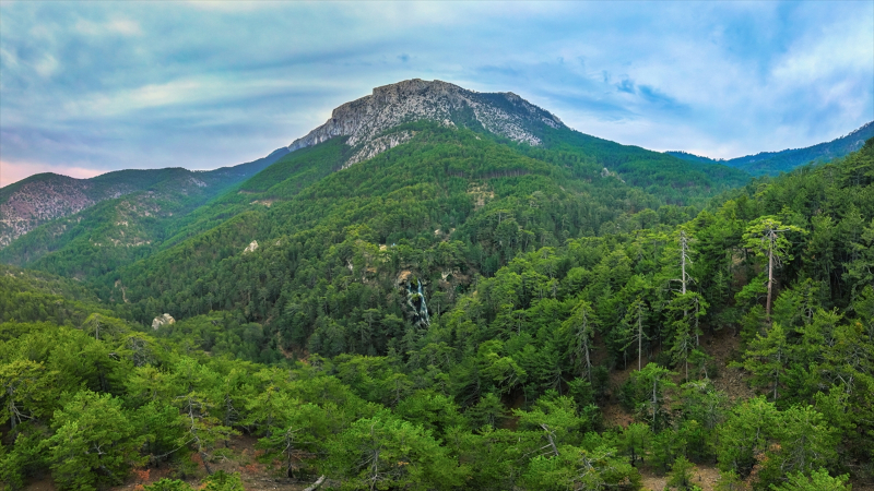 Uyuzsuyu Şelalesi, kış mevsiminde de ziyaretçilerine güzel manzaralar sunuyor 2