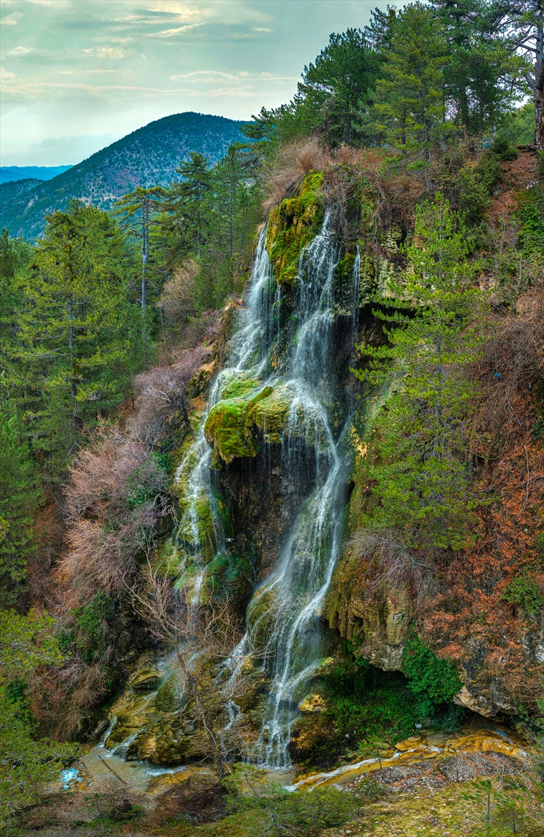 Uyuzsuyu Şelalesi, kış mevsiminde de ziyaretçilerine güzel manzaralar sunuyor 5