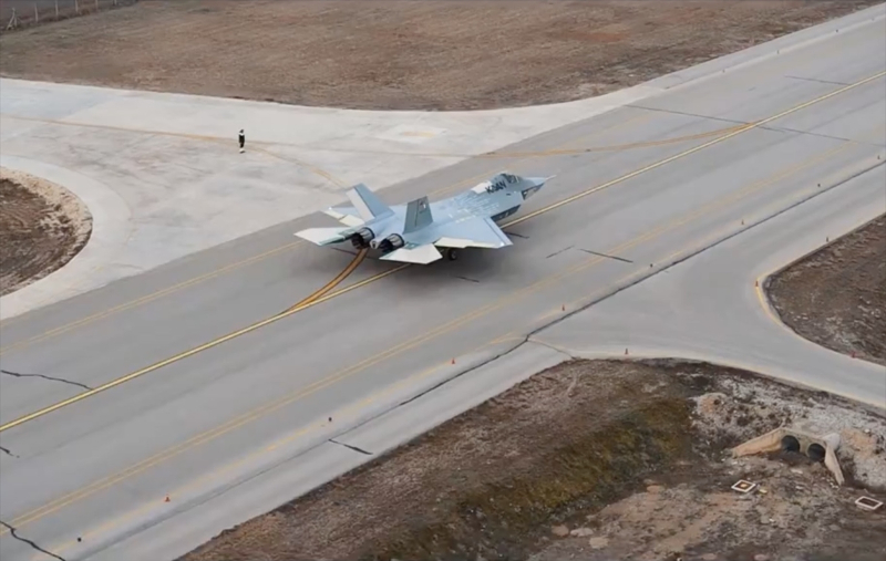 Türkiye'nin milli muharip uçağı KAAN ilk uçuşunu gerçekleştirdi 2