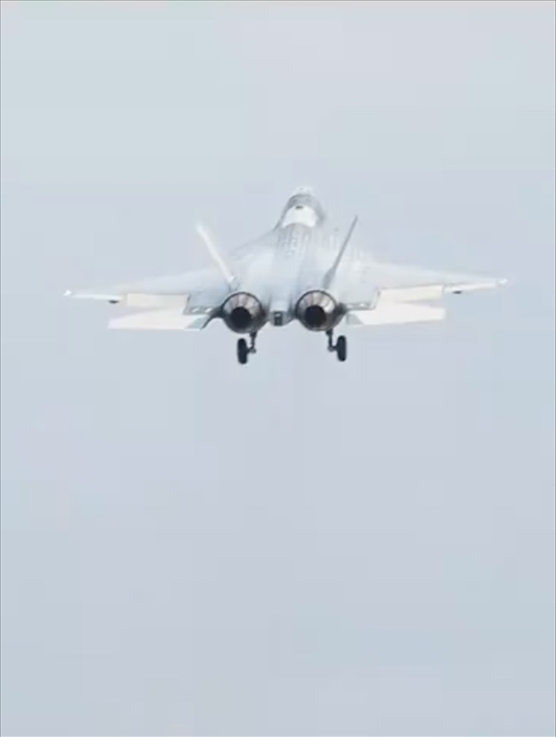 Türkiye'nin milli muharip uçağı KAAN ilk uçuşunu gerçekleştirdi 5