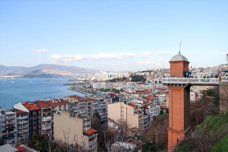 İzmir'deki Tarihi Asansör 117 yıldır ayakta