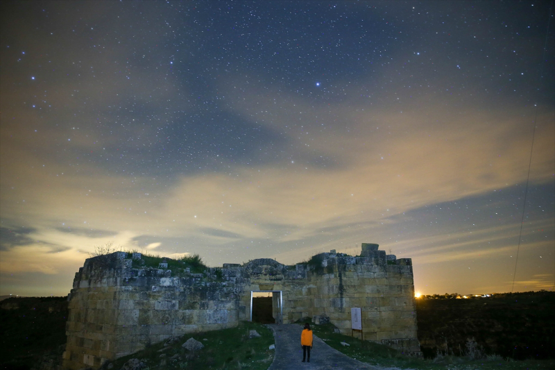 "Makedon askerlerin kalesi" Blaundos Antik Kenti'nde yıldızlı gece 9