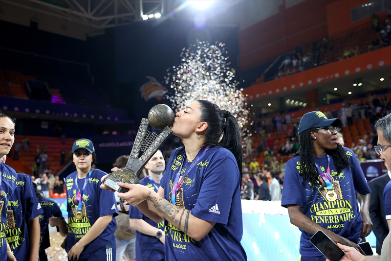 FIBA Kadınlar Avrupa Ligi şampiyonu Fenerbahçe, kupasını aldı 1