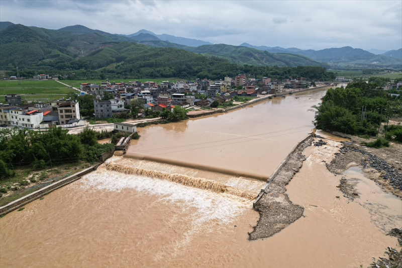 Çin'de yaşanan sele dönüşen şiddetli yağış Guangdong eyaletini vurdu