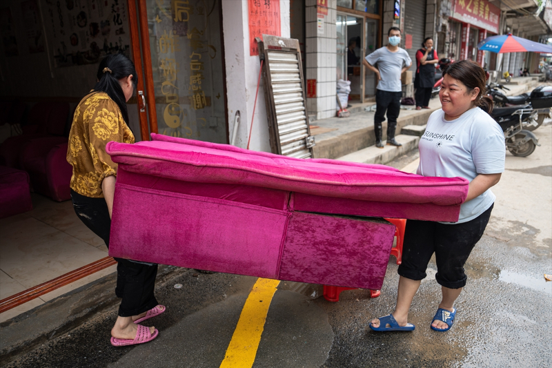 Çin'de yaşanan sele dönüşen şiddetli yağış Guangdong eyaletini vurdu 13