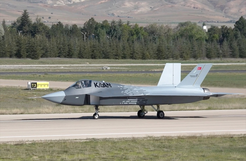 Milli muharip uçak KAAN, ikinci uçuşunu başarıyla tamamladı 15