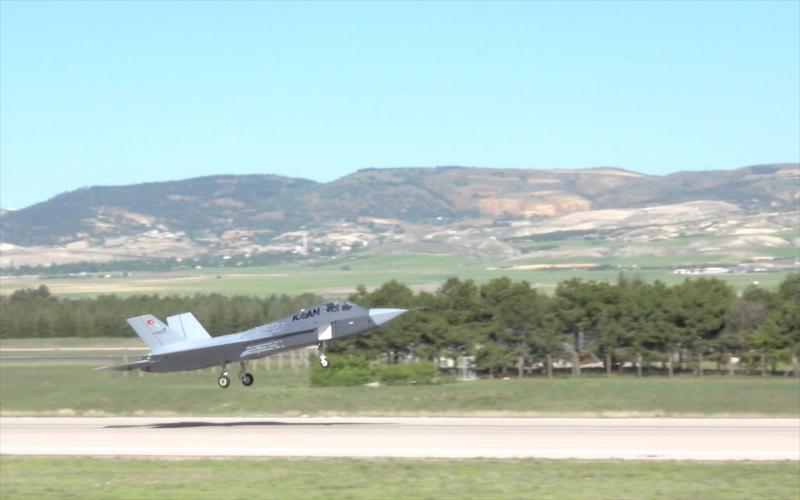 Milli muharip uçak KAAN, ikinci uçuşunu başarıyla tamamladı 9