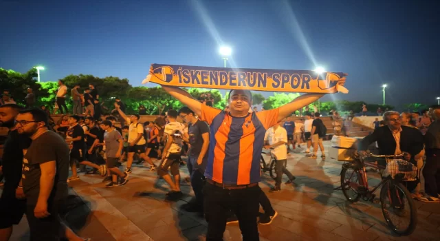 İskenderunspor’un TFF 2. Lig’e yükselmesi kentte coşkuyla kutlanıyor