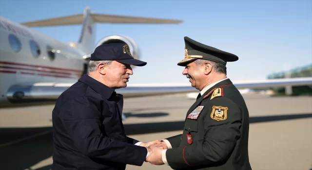 Milli Savunma Bakanı Akar’a Azerbaycan’da ”mehter” sürprizi