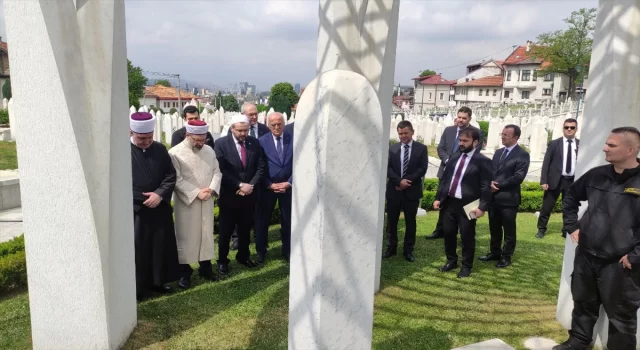 Diyanet İşleri Başkanı Erbaş, Saraybosna’daki Gazi Hüsrev Bey Camisi’nde ezan okudu