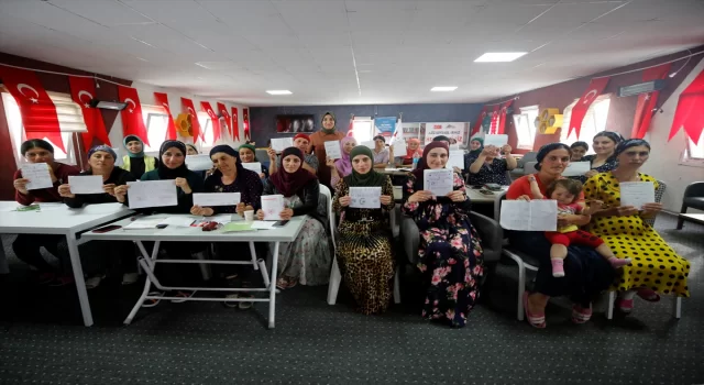 Ahıska Türkü kadınlar ana dillerini Türkiye’de öğrenme imkanı buldu