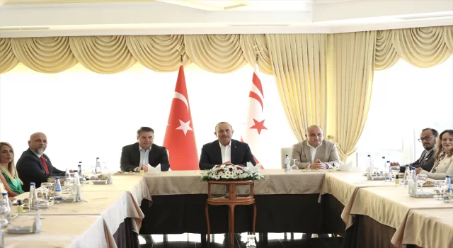 Dışişleri Bakanı Çavuşoğlu, KKTC’deki STK temsilcileriyle buluştu