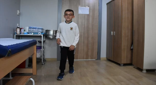 Ordu’da ayaklarından ameliyat olan Azerbaycanlı küçük Alisa yürümeye başladı