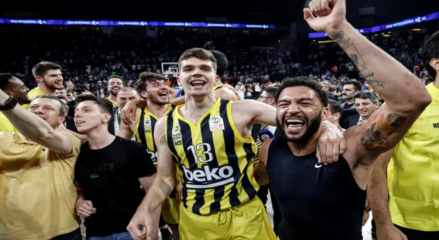 Basketbol Süper Ligi’nde şampiyon Fenerbahçe Beko, kupasını aldı