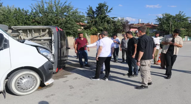 Erzincan’da iki minibüsün çarpıştığı kazada 7 kişi yaralandı
