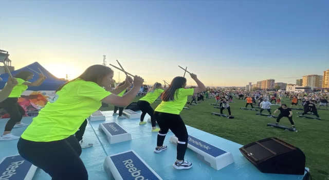Kayseri’de açık havada müzik eşliğinde spor yapıldı