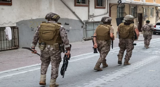 İstanbul’da uyuşturucu operasyonunda 18 adrese baskın yapıldı