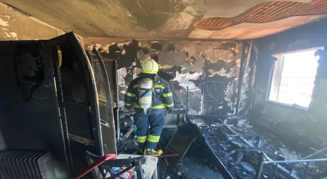 Bodrum’da söndürülmeyen mumdan çıkan yangın evde hasara yol açtı