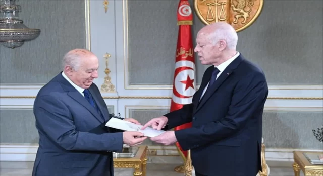 Tunus’ta yeni anayasa taslağı Cumhurbaşkanı’na teslim edildi