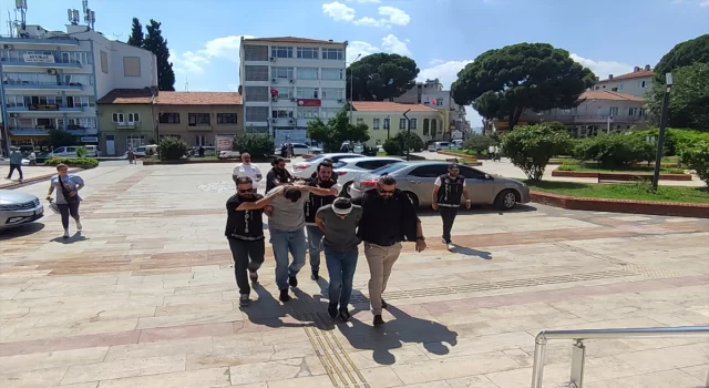 Aydın’da kovalamaca sırasında uyuşturucuyu yola döken 3 şüpheli tutuklandı