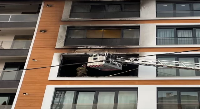 Tuzla’da yanan daire kullanılamaz hale geldi