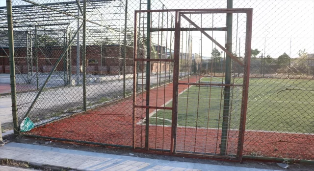 Denizli’de üzerine kale direği devrilen çocuk hayatını kaybetti