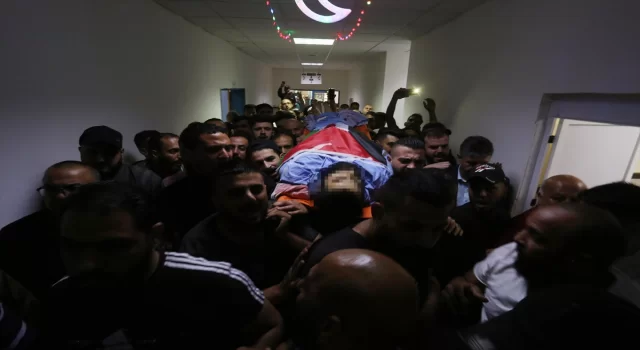 Yahudi yerleşimciler Batı Şeria’da Filistinli bir genci kalbinden bıçaklayarak öldürdü