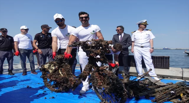 ”Atıksız körfez” için İzmir Körfezi’nde deniz temizliği yapıldı