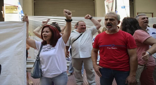 Yunanistan’da sağlık çalışanları grev yaptı