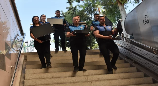 Adana polisinden engelliler için kurulan sınıfa bilgisayar desteği