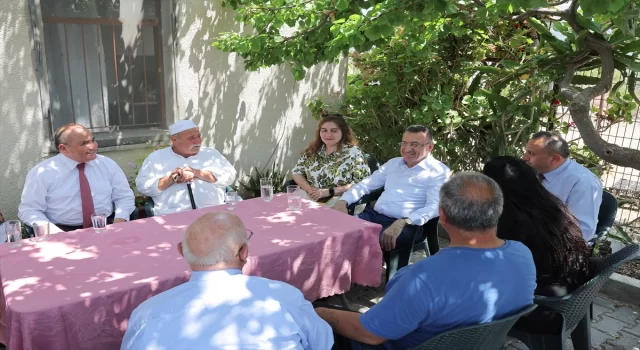 Cumhurbaşkanı Yardımcısı Oktay, KKTC’li aileyi evinde ziyaret etti