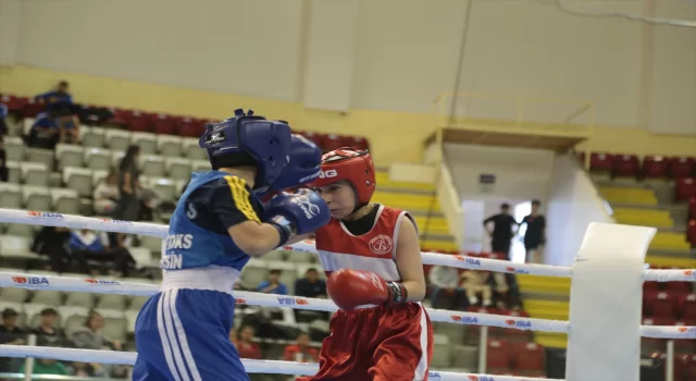Erzurum’daki Üst Minikler Boksun Yıldızları Türkiye Şampiyonası sürüyor