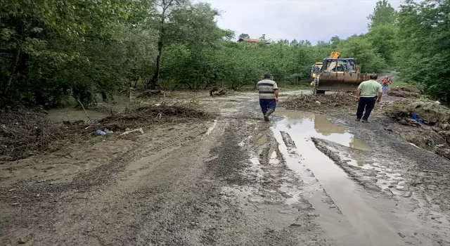 Zonguldak’ta sağanak nedeniyle köy yollarında heyelan yaşandı