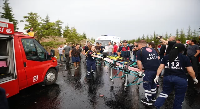 Eskişehir’de otomobil ile karavanın çarpışması sonucu 5 kişi yaralandı