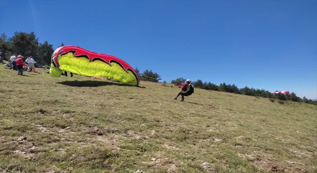 Çankırı’da düzenlenen yamaç paraşütü mesafe yarışması başladı