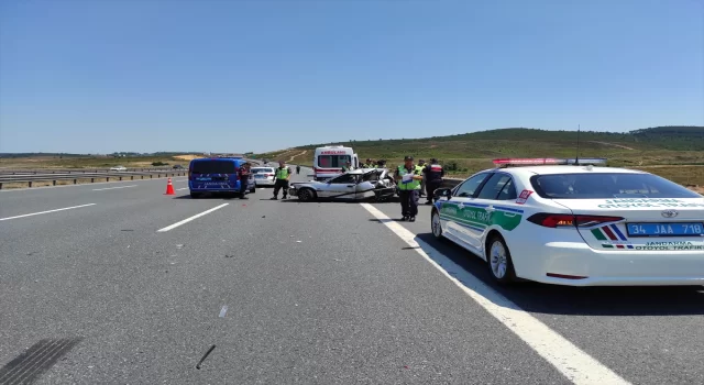 Sancaktepe’de kamyon ile otomobilin çarpıştığı kazada 2 kişi yaralandı