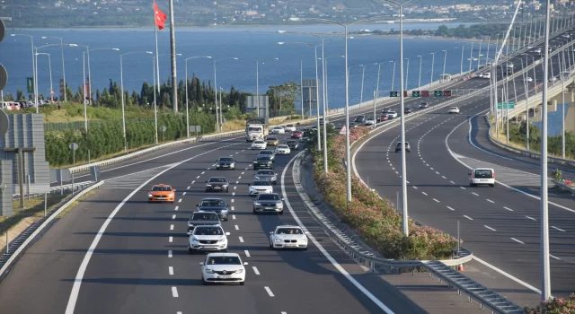 Osmangazi Köprüsü’nde tatilcilerin dönüş yolculuğu sürüyor
