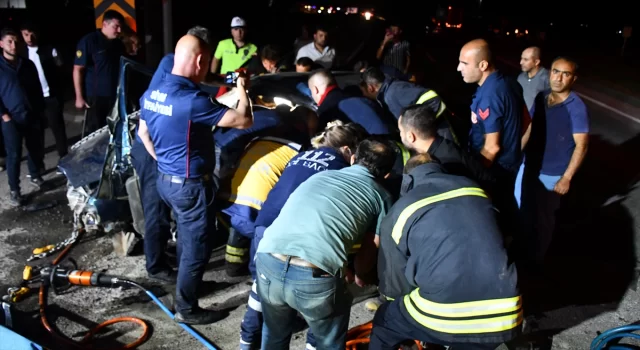 Sivas’ta iki aracın karıştığı kazada 1 kişi öldü, 9 kişi yaralandı