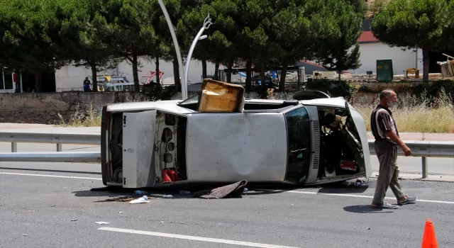 Uşak’ta trafik kazasında 3 kişi yaralandı