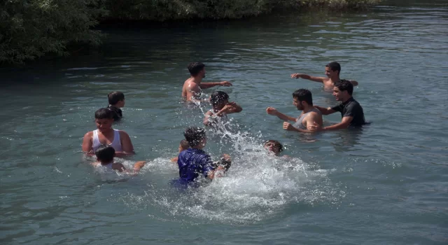 Süleymaniye’de sıcaktan bunalan halk, serinlemek için nehirlere akın ediyor